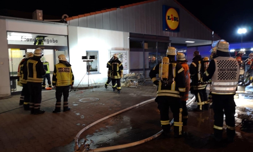 Einsatz am frühen Morgen am Discounter. Fotos: aktuell24/KR