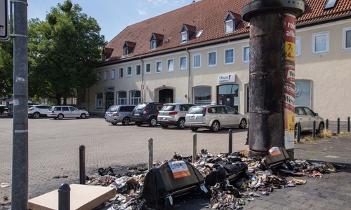 Die Anzahl der Altpapiercontainer soll von sechs auf drei reduziert werden. Foto: Rudolf Karliczek