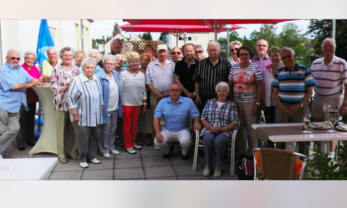 Die Seniorengruppe während des Sommervergnügens am Fümmelsee mit WSV-Vorstandsmitglied Andreas Meißler (Mitte, kniend). Foto: Privat