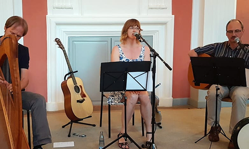 Die Sickter Kulturinitiative hatte zu einem Konzert mit der Musikgruppe Naván geladen. Foto: Sickter Kulturinitiative