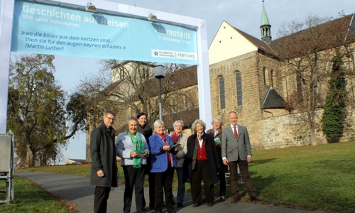 Das Tor schlägt eine Brücke zwischen dem Standort des Reformationstrucks auf dem ehemaligen Posthof und dem Kloster St. Marienberg. Foto: Landkreis Helmstedt