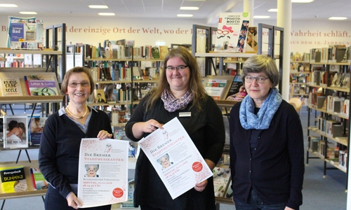 Stellten das generationsübergreifende Lesecafé der Stadtbibliothek vor: Ille Schneider, Meike Buthmann und Sigrid Schaper Foto: Bernd Dukiewitz