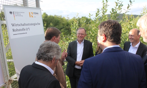 Niedersachsen Ministerpräsident Stephan Weil informierte sich über die aktuelle Situation an den Bergeteichen. Fotos: Anke Donner 