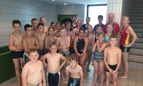 Die Teilnehmer und die Betreuer hatten sichtlich Spaß beim Riesenrutschwettbewerb. Foto: Privat