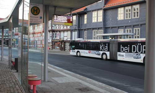 Von der Steigerung der Fördermittel sollen Gemeindestraßen und der ÖPNV profitieren. Symbolfoto: Alexander Dontscheff