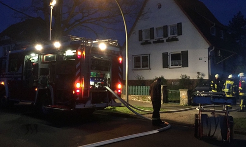 Der Brand stellte die Feuerwehr nicht vor Probleme. Fotos: Reporter vor Ort Bernd Dukiewitz