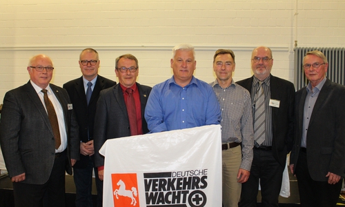 Von links: Wolfgang Gürtler (Vorsitzender), Horst Bittner (Kassenwart), Axel Kohnert, Martin Behrendt, Lutz Zeidler (alle Beisitzer), Gerhard Schmidt (Geschäftsführer) und Axel Gummert (stellv. Vorsitzender) nach ihrer Wahl. Fotos: Nick Wenkel