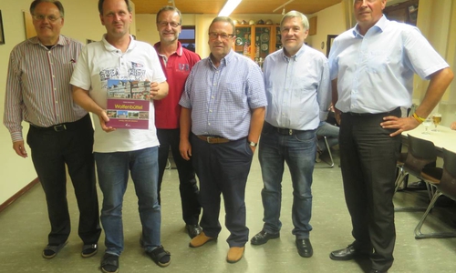 Siegfried Hauptstein, Arnd Rusche, Frank Nicolai, Winfried Pink, Peter Weitkamp und Ortsbürgermeister Andreas Glier (es fehlt Petra Meyer) Foto: PrivAT