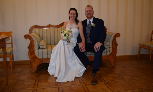 Sabrina & André aus Garbsen lassen sich wie weit über 400 andere Paare 2018 in der Goslarer Kaiserpfalz trauen. Foto: Stadt Goslar