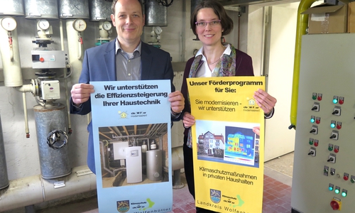 Armin Herglotz und Sylke Adam von „Klimaschutz ist cle[WF]er“ stellten das Förderprogramm für Klimaschutzmaßnahmen vor. Foto: Landkreis Wolfenbüttel