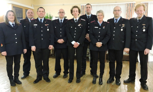 Das neue Kommando: Petra Neugebauer, Steffen Rogalski, Tobias Dittkrist, Alexander Kott, Thies Kampani, Michael Barthel, Sabine Treptau-Gehrke, Oliver Ulrich, Marc Müller (v. li.). Fotos: Feuerwehr Burgdorf
