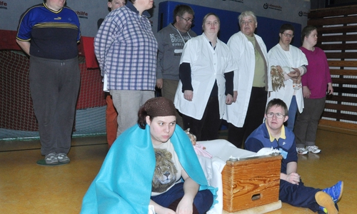 Das etwas andere Krippenspiel: Darsteller der Lebenshilfe proben für ihre Auftritte. Foto: Lebenshilfe
