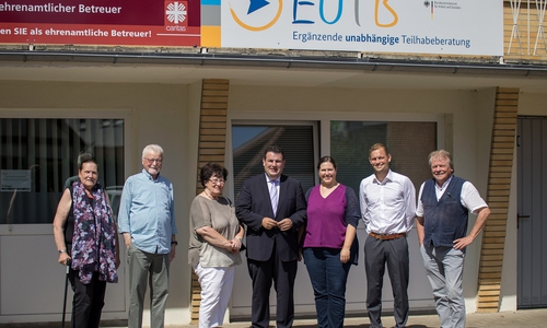 Hubertus Heil mit Mitgliedern des Gifhorner Betreuungsvereins. Foto: Lukas Ratschko