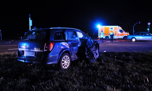 Eine Person musste aus dem beteiligten Opel befreit werden. Foto: Rudolf Karliczek