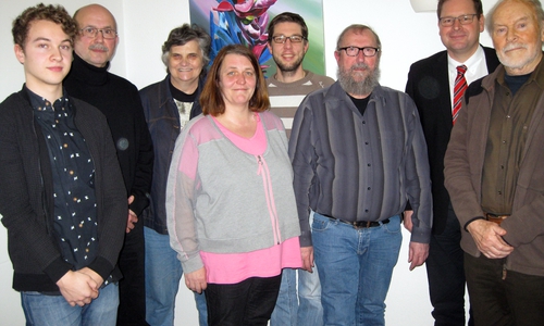 Der neue Vorstand:
V. l. Amon Tschernatsch (Beisitzer), Klaus-Günter Tost (Beisitzer), Christiane Pantke (Beisitzerin), Cornelia Schaar (Schriftführerin), Marc Samel (Kassenwart), Peter Illner (Vorsitzender), Marcus Bosse und Fritz Sengpiel (Beisitzer). Es fehlt Klaus Tschernatsch (Stellvertreter).  Foto: P.Illner
