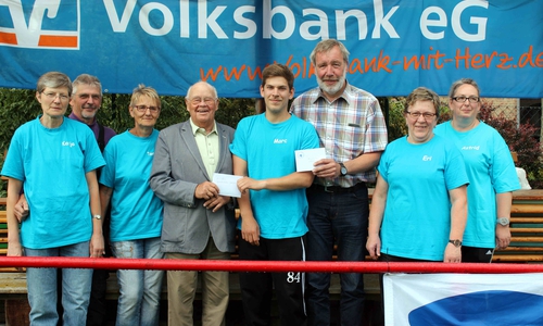 Für das Roklumer Zeltlager gab es Gastgeschenke. Foto: Bernd-Uwe Meyer