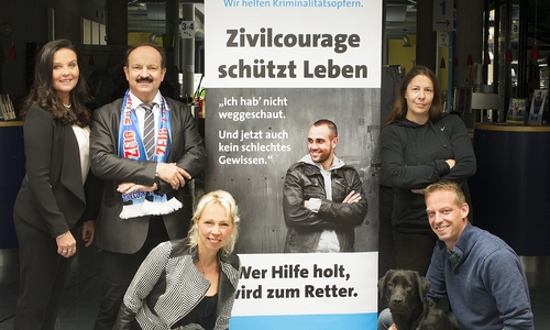 Jill und Florian Wildmann (r), sowie Polizeidirektorin Petra Krischker und Projektleiter Günter Koschig und Aktionsfotografin Heike Göttert, v.l.. Foto: Photogeno