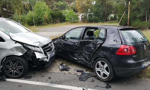 Am Samstagmittag kam es zum Unfall auf der B 4. Fotos: aktuell 24/KR