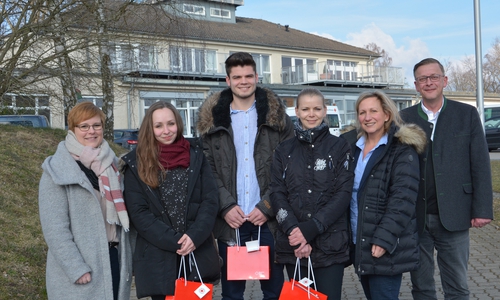 Kathrin Wörndel (Teamleitung DRK-Servicestelle), Annabell Ohnesorge, Marvin Muth, Mandy Groß, Petra Seidel-Daschke (Geschäftsführerin DRK-Pflege+Betreuung) und Andreas Ring. Foto: DRK 