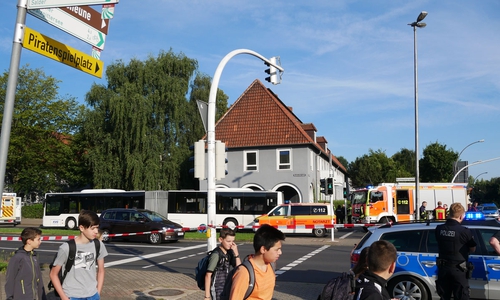 Auf dem Schulweg gerät ein 9-jähriges Mädchen unter einen Bus und stirbt noch am Unfallort. Fotos/Podcast: Alexander Panknin