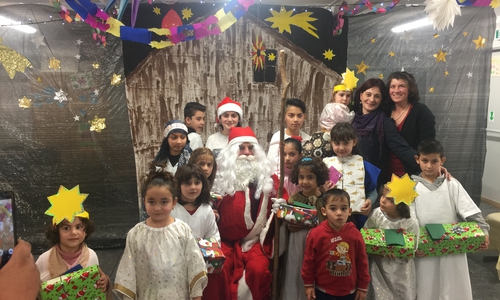 Flüchtlingskinder lernen Weihnachten kennen. Foto: Privat