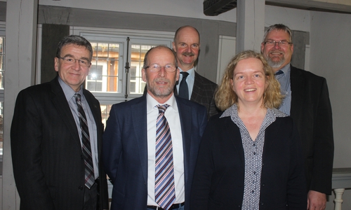 Bis zum Jahr 2019 soll in Wolfenbüttel die Umstellung von L-Gas auf H-Gas erfolgen Bürgermeister Thomas Pink, Michael Rabenau und Matthias Tramp, Vera Steiner und Norbert Meisel (Stadtwerke) erklärten den Vorgang. Fotos: Anke Doner