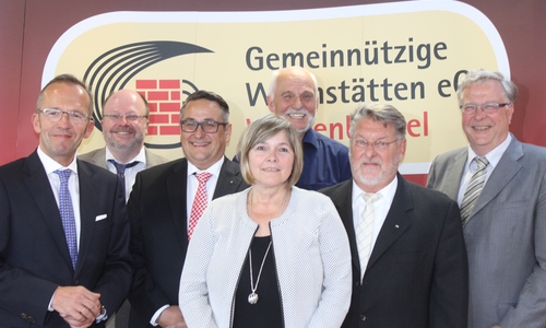 Vorstand und Aufsichtsrat der Gemeinützige Wohnstätten eG: Martin Schickram, Uwe Bee, Christoph Kowollik, Rosemarie Tranczewski, Freidhelm Sliwka, Dieter Kertscher und Peter Seiler. Fotos: Anke Donner