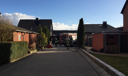 Die Feuerwehr beim Einsatz in Vorsfelde. Foto: Bernd Dukiewitz