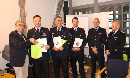 Bürgermeister Thomas Pink mit Lars Markwardt, Kurt Jakobi, Sven Dost, Marco Dickhut und Olaf Glaeske (v. li.). Foto: Alexander Dontscheff