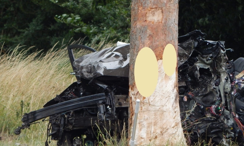Auf der K61 kam es am Samstag zu einem schrecklichen Unfall. Fotos: Feuerwehr Velpke 