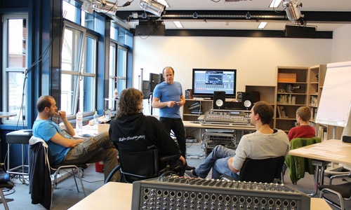 Der Workshop bietet nicht nur Instrumentalisten Raum etwas zu lernen. Auch Tontechnik wird angeboten. Foto: Rockbüro Wolfenbüttel