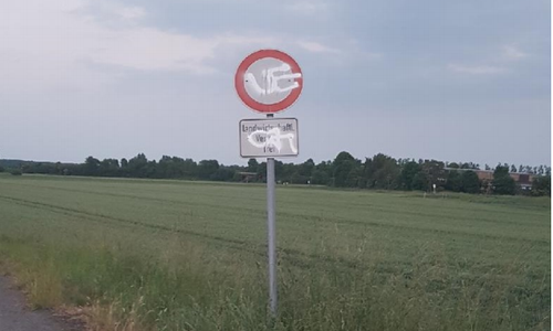 Beschmierte Verkehrsschilder sind den Grünen ein Dorn im Auge. Foto: Ercan Kilic