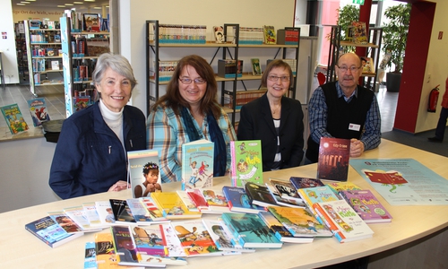 Gabriele Drewes, Beate Heitel, Ille Schneider und Dietmar Prenzel vom Freundeskreis der Stadtbücherei freuen sich auf viele interessierte Leseratten. Foto: Jan Borner