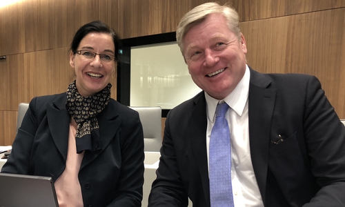 Veronika Koch, MdL mit Verkehrsminister Dr. Bernd Althusmann während der Plenarsitzung im Niedersächsischen Landtag. Foto: Wahlkreisbüro Veronika Koch