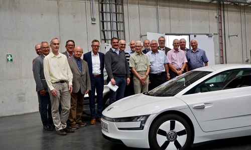 Die Professoren besichtigten während ihres Treffens auch das neue Laborgebäude der Fakultät Fahrzeugtechnik. Foto: Ostfalia