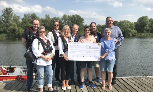 Von links: Dr. Uwe Schomäcker, Antje Schomäcker, Dr. Andreas Friedrich, Marion Steinmeier und Dr. Oliver Steinmeier vom Lions Club Braunschweig Eulenspiegel, Yvonne Reichardt vom Segel-Verein Braunschweig, Oliver Schrader ebenfalls vom Lions Club, Beate Oertel, Leitung Begleitender Dienst Mehrwerk gGmbH und Andreas Frintrup, erster Vorsitzender des Segel-Vereins. Foto: Evangelische Stiftung Neuerkerode