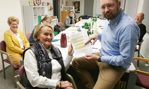 Die Konsequenzen für die Schulträger im Landkreis Helmstedt trugen Dorothea Bertling und Andreas Weber, beide im Vordergrund, im CDU-Arbeitskreis Bildung zusammen. Foto: CDU-Kreisverband Helmstedt