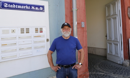 Thomas Ostwald am Riedisel-Haus. Foto: Stadt Wolfenbüettel