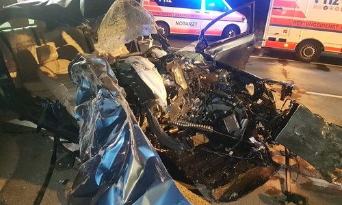 Die Ermittlungen zur Unfallursache laufen noch, Indizien sprechen momentan für eine deutlich überhöhte Geschwindigkeit des VW-Jetta. Foto: aktuell24(kr)