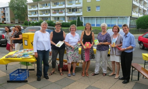 Die Organisatoren des ersten Kinder-Bücher-Flohmarktes an der Danziger Straße. Foto: privat