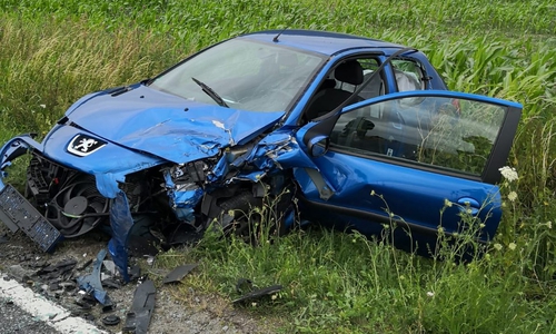 Der Peugeot nach dem Frontalzusammenstoß. Fotos: Samtgemeinde Velpke