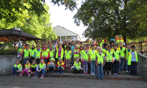 Warnwesten für die Kinder der Wilhelm-Raabe-Schule. Foto: Privat