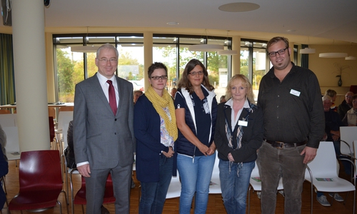 (von links): Dr Peter Tarillion, Kathinka Plett, Dr Nicole Laskowski, Friederike Jürgens-Hermsdorf und Christian Steins.
Foto: Familienzentrum Peine