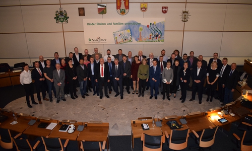 Oberbürgermeister Frank Klingebiel, weitere Mitglieder des Rates der Stadt Salzgitter und Angehörige der Stadtverwaltung. Foto: Stadt Salzgitter