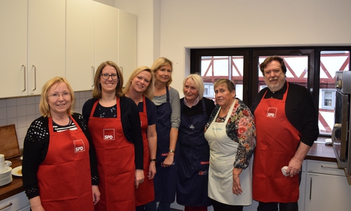 Elke Wesche, Inga Dixon, Dunja Kreiser MdL, Elke Kochsiek-Dieke, Marianne Effe, Sigrid Berkau und Heinz-Rainer Bosse (v. li.). Foto: SPD