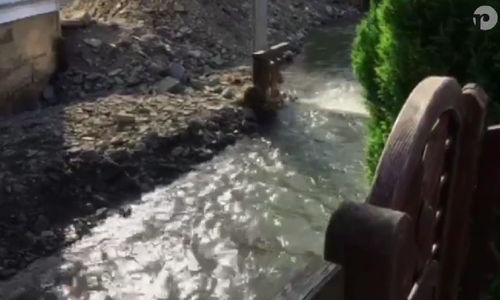 In Lautenthal hat sich das Wasser noch nicht komplett verzogen. Video: Ralf Wethagemann
