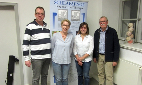 Dr. Christoph Gronau, Petra Stute, Anke Stute und Heinrich F. Biller (v. li.). Foto:  Selbsthilfegruppe Schlafapnoe Wolfenbüttel