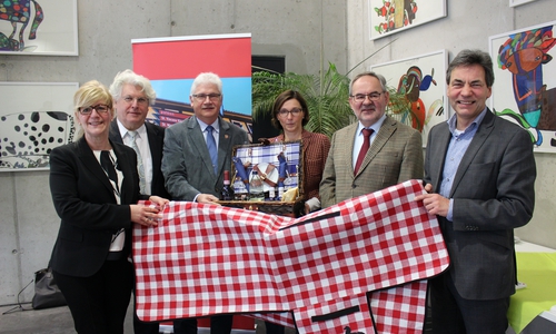 Die Veranstalter und Partner des „Picknick-Konzerts am paläon" haben sich zum Ziel gesetzt, das Erlebnis- und Forschungszentrum mit Musik zu beleben. Foto: Eva Sorembik