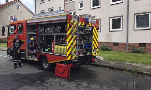 Die Feuerwehr musste zu einem Brand in der Beethovenstraße ausrücken. Fotos: Anke Donner 