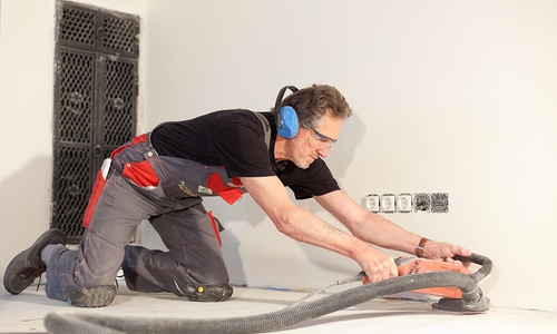 Zwölf zulassungsfreie Gewerke kommen mit der neuen Regelung wieder in die Anlage A der meisterpflichtigen Berufe, darunter auch das Fliesen-, Platten- und Mosaikleger-Handwerk. Foto: www.amh-online.de